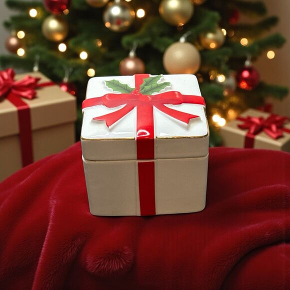 Vtg Mount Clemens Pottery Gift Box Trinket Box White Red Ribbon Ceramic Square - Picture 1 of 4